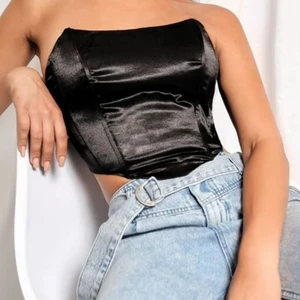 Korsett topp - Säljer den pga fel storlek 