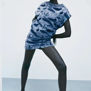 ZARA KJOL  - Superfin varm kjol till hösten från zara! Aldrig använd med lappen kvar! Säljer då den var förlåten för mig (liten i storlek)  NYPRIS: 259kr: 