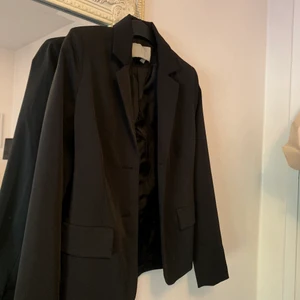 Kavaj  - Kavaj från H&M. Storlek 34. Sällan använd 🥰