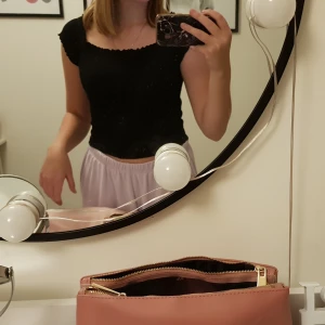 Tröja, topp - Säljer denna fina tröja från gina tricot. Säljer pga för lite för mig nu. Den är använd max 3gg så fint skick. Kan mötas upp och skicka om du står för frakten. (Kan tänka mig att sälja billigare om köpet blir enkelt, då jag bara vill bli av med det)