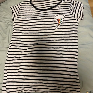 Randig tröja - Köparen står för frakten📦