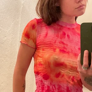 Cool transparant topp - Svin snygg transparant topp. Dock kommer den aldrig till användning eftersom det inte är mina färger. Tycker den förtjänar att bli sedd 