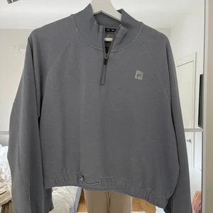 Hoodie - Hoodie från fila, köpt på weekday. 