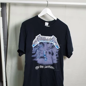 Metallica Tshirt - Svart oversized tshirt, köpt secondhand 💫