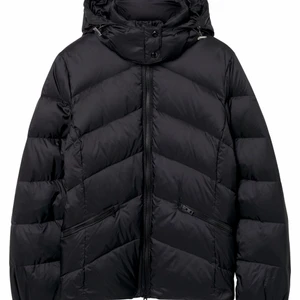 Gant classic down jacket W black xs - Varm vinterjacka från Gant i xs. Bekväm och justerbar, nypris 3 500 kr. Använd ett fåtal gånger, så gott som ny!🧡