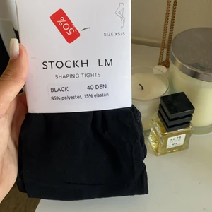 svarta strumpbyxor - svarta strumpbyxor som är snygga att ha under kjol⚡️🤍 köpta på MQ 💕