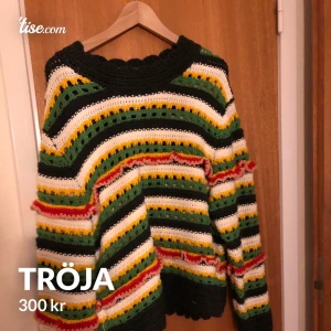 Stickat tröja  - Har använt tröjan ett par gånger! Är stor i Storlek. 💕