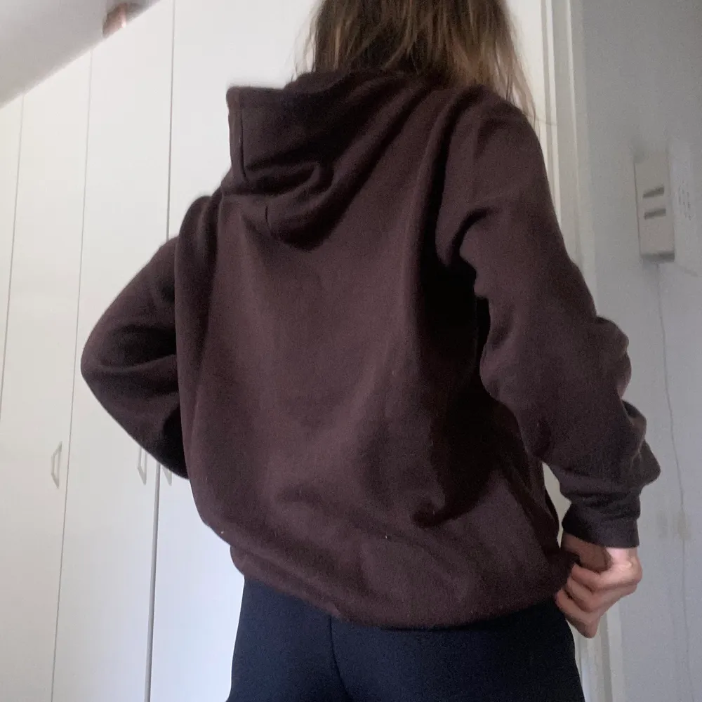 Säljer ascool hoodie från carlings i storlek S men är oversized, knappt använd. Hoodies.