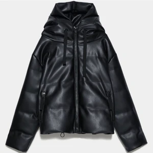 Zara puffer jacket - En superfin svart puffer jacket från Zara. Storlek M, men passar nog även s och l eftersom det är band man kan dra in efter vilken passform man kan ha i ”slutet” på jackan. Köpte den från en annan tjej på Plick och har inte använt den en enda gång sen dess tyvärr och det är därför jag säljer den :)