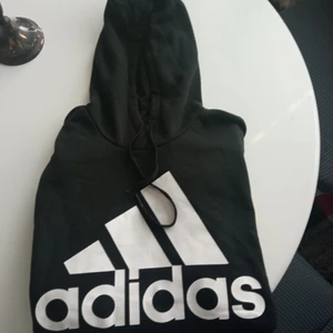 Adidas hoodie - Helt ny adidas hoodie provad en gång. 