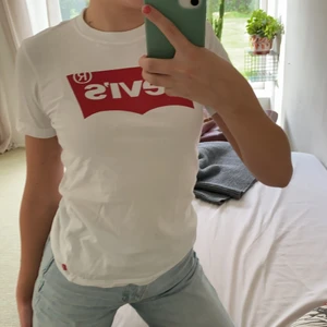 Levi’s t-shirt - Säljer Levi’S t-shirt! Använd fårtal gånger