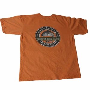 Caledonia - Vintage Graphic Tee  - En sjukt Nice lite neutralt orange tröja som är perfekt för ni som gillar lite neutrala men ändå färgglada outfits. Har även ett coolt tryck på ryggen vilket ger lite mer känsla till det hela. Köpt på en secondhandbutik i Los Angeles som heter Olympic Thrift Store