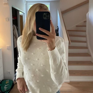 NAKD tröja - Säljer min fina NAKD-tröja💕 har använt ett fåtal gånger då den inte kommit till användning. Storlek S/M men skulle säga att den passar från XS-M. Pris kan diskuteras privat!