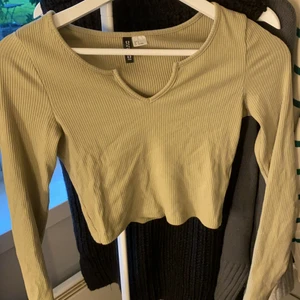 tröja  - Långärmad från hm knappt använd. 40kr + frakt