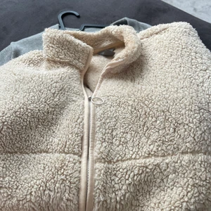 Långärmad lurvig Hoodie med dragkedja  - Knappt använd 