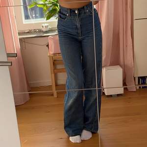 Jag säljer de här skitnsygga wide Jeansen från Levis. De är lite för långa som är 163 cm 💕. Skriv om du vill ha fler bilder 💕