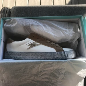 Helt ovanvända sneakers - Sneakers från chilllegs, Fick hem dom precis och dom passade tyvärr inte mig. Helt oanvända. Köpta för 700