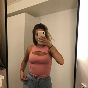 GINA TRICOT linne  - Använt fåtal gånger så bra skick, bra passform passar S. Köparen står för frakten.