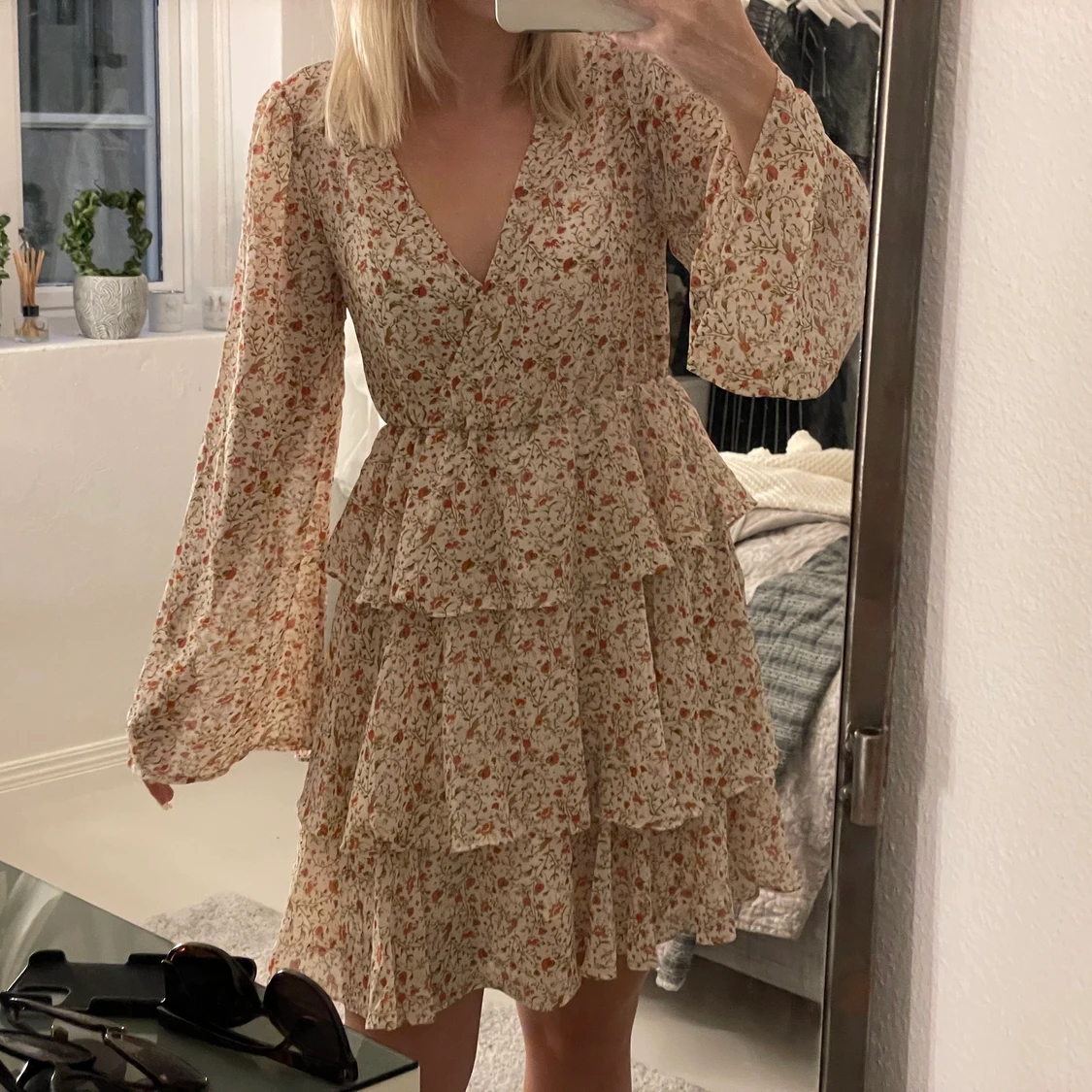 Blommig klänning na-kd 