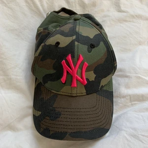 Keps - Bra skick och är aldrig använd. Köparen står för frakt (+66kr)