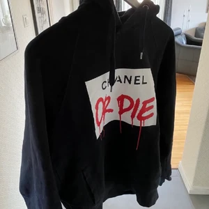 Chanel or die hoodie  - Storlek S