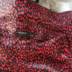 Sidenkjol pull&bear - Strl 36