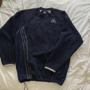 Adidas tröja - En collagetröja från adidas, bra skick! 💞 frakt på 65 tillkommer