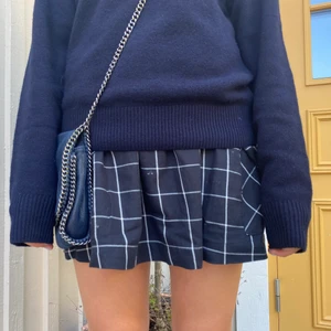 Skolkjol - Skitsnygg i bra kvalite! Har också hängslen!