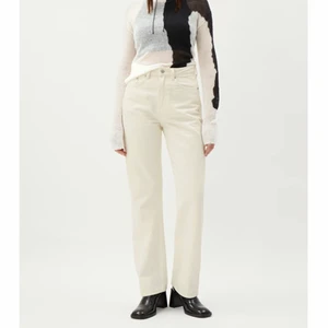 Weekday Jeans - Säljer dessa helt nyköpta Jeans från Weekday, i modellen Rowe Extra High. Som sagt nyköpta så dom är använda endast en gång 🥰 Nypris var 500, säljer för 350kr+frakt💜