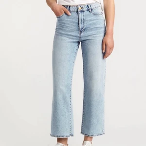 Slutsålda Hanna jeansen i stolek 38 - Superfina jeans som sålde slut från Lindex i modellen Hanna, köpta för 400 så säljer för 100 kr + frakt till att börja med! formar kroppen supersnyggt och är i en storlek 38 så tyvärr för stora för mig!