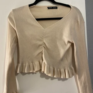 Stickas tröja  - En snygg stickad tröja från shein, storlek M men passar mig som har S. Väldigt bra kvalite och använd några gånger. Vid fler bilder/ frågor eller funderingar hör av er privat 🥰