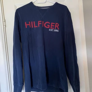 Hilfiger - Tröja i bra skick. Storlek M
