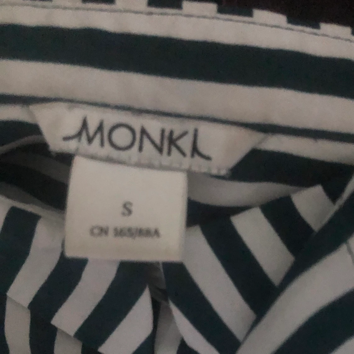 Monki skjorta storlek S - 91