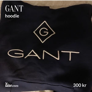 gant hoodie  - sprillans ny mörkblå gant hoodie i storlek xs och väldigt liten i storleken, aldrig använd (nypris 1100:-)  fraktkostnad: 66:-