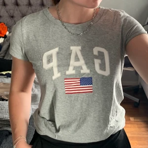 T-shirt - T-shirt från GAP i oförändrat skick Stl: S Frakt: 66kr (spårbar) om inget annat önskas