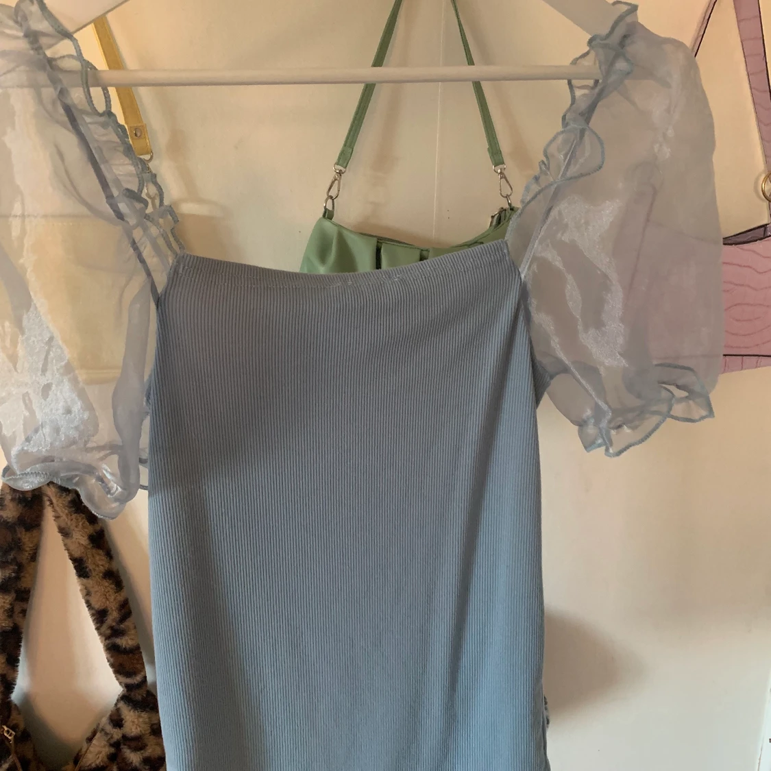 Topp med puffärmar  - 90