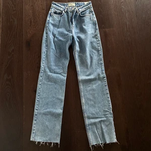 Raka jeans - Oandvända raka jeans från chiquelle! Säljer pga för små!💕
