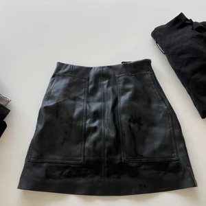 Fin skinskjol från hm  - Använd 1 gång, som ny!