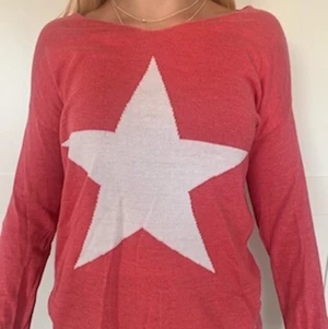 Bondelid tröja  - Rosa Bondelid tröja med vit stjärna. Inte använd utan mamma som köpte den till mig för nåt år sedan i fel storlek till mig:)