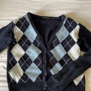 Brandy Melville kofta  - Säljer denna brandy Melville kofta då jag inte använder den längre❤️ 