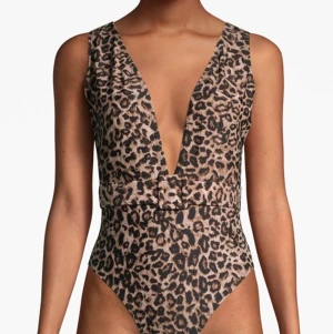 Baddräkt NAKD - Snygg baddräkt från Hanna Weig x NAKD!! Köpt för 349 kr! Helt oanvänd!💖💖