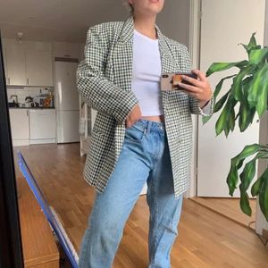 Grönrutig oversized kavaj - Skitsnygg oversized kavaj, grönrutig och väldigt trendig!! Säljes för att den tyvärr inte är använd :(