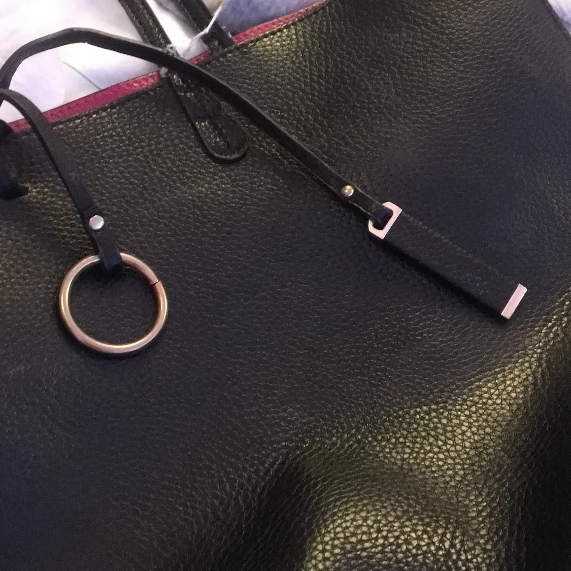 Svart läderhandväska  - 90