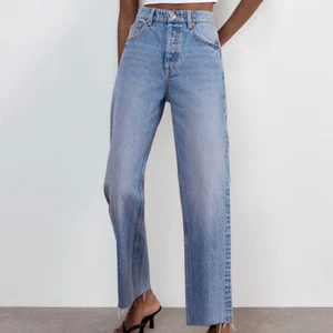 Zara jeans - Helt slutsålda. Nya med lapp på. Säljer för 300 + 66kr frakt. Nypris 359kr men som sagt slutsålda