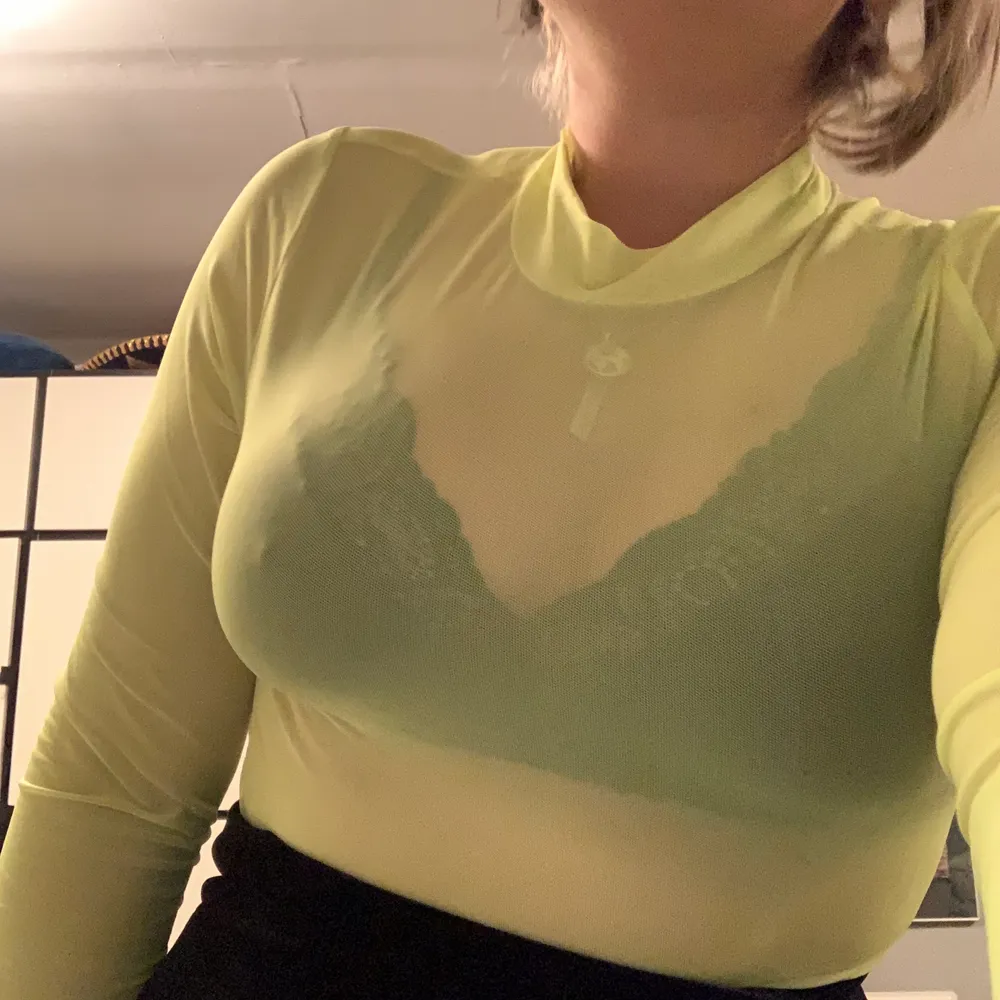 En neon grön mesh polo från hm 🌈🌈. Toppar.