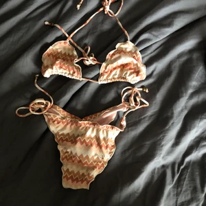 Bikini - Mönstrad bikini från Nelly.com