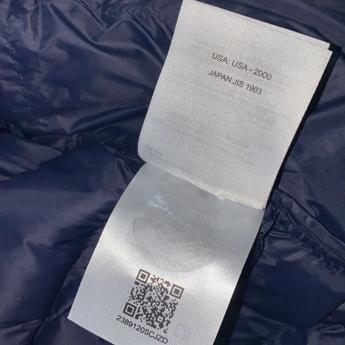 Säljer min moncler väst  - 91