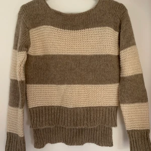 Stickad tröja - Storlek XS men passar även S, i perfekt skick