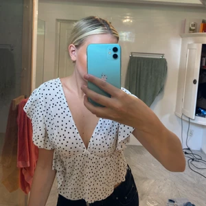 Snygg topp - Super söt och snygg topp i från pull&bear i strl s💞