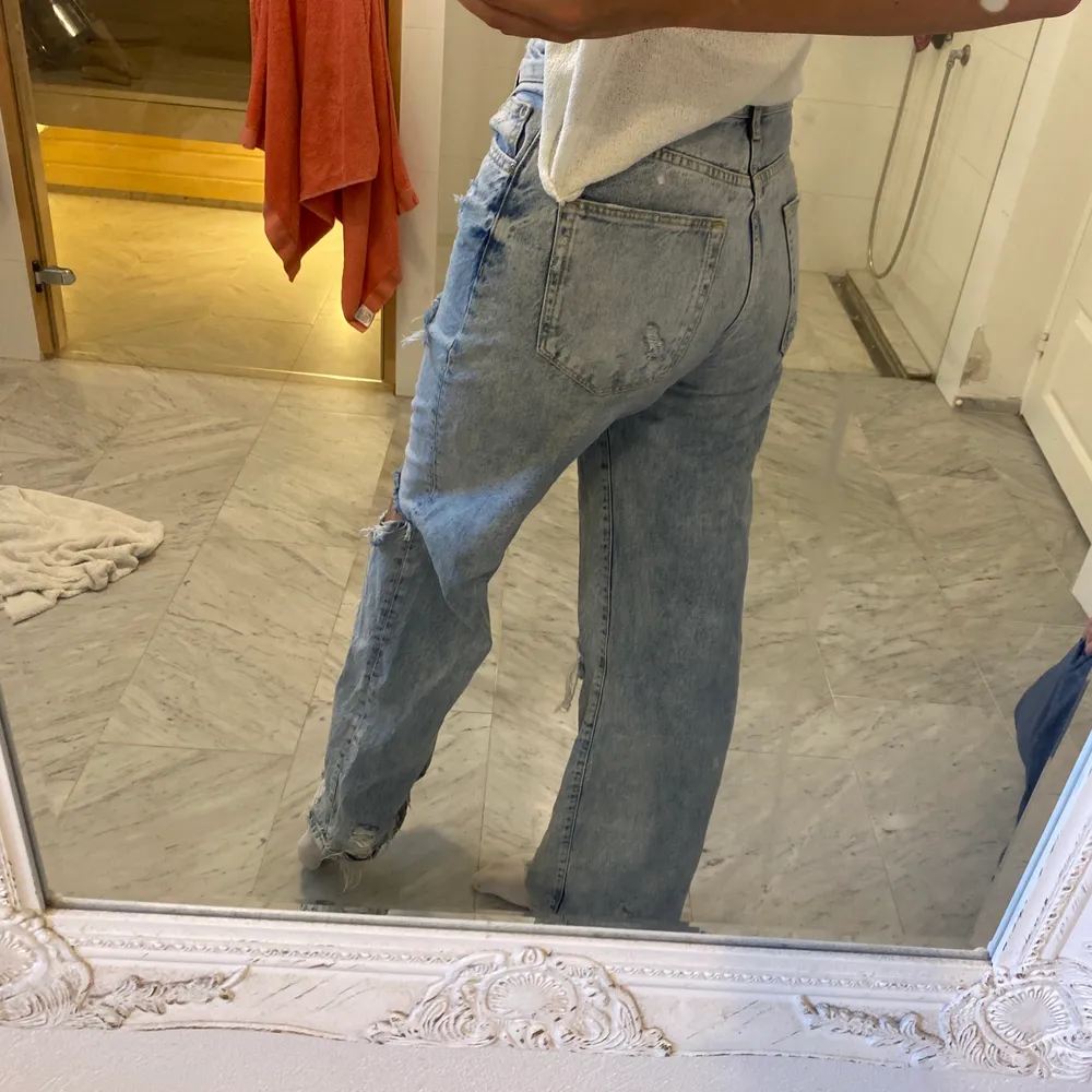 Coola jeans i från pull&bear i strl 36, långa i benen!!😋. Jeans & Byxor.